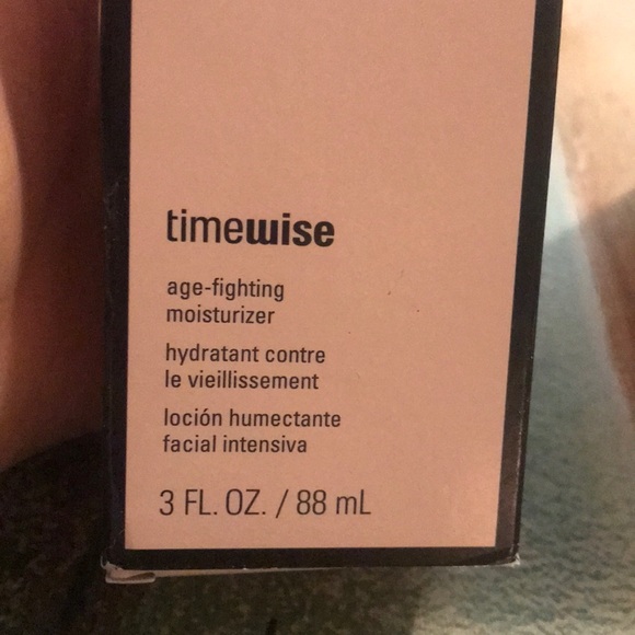 Mary Kay Age fighting combination ✨ - Picture 2 of 5